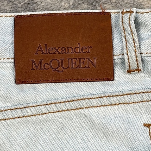 New Alexander McQueen High Rise Rigid Denim Light Wash Mom Jeans Long Sz 30 - Picture 15 of 15